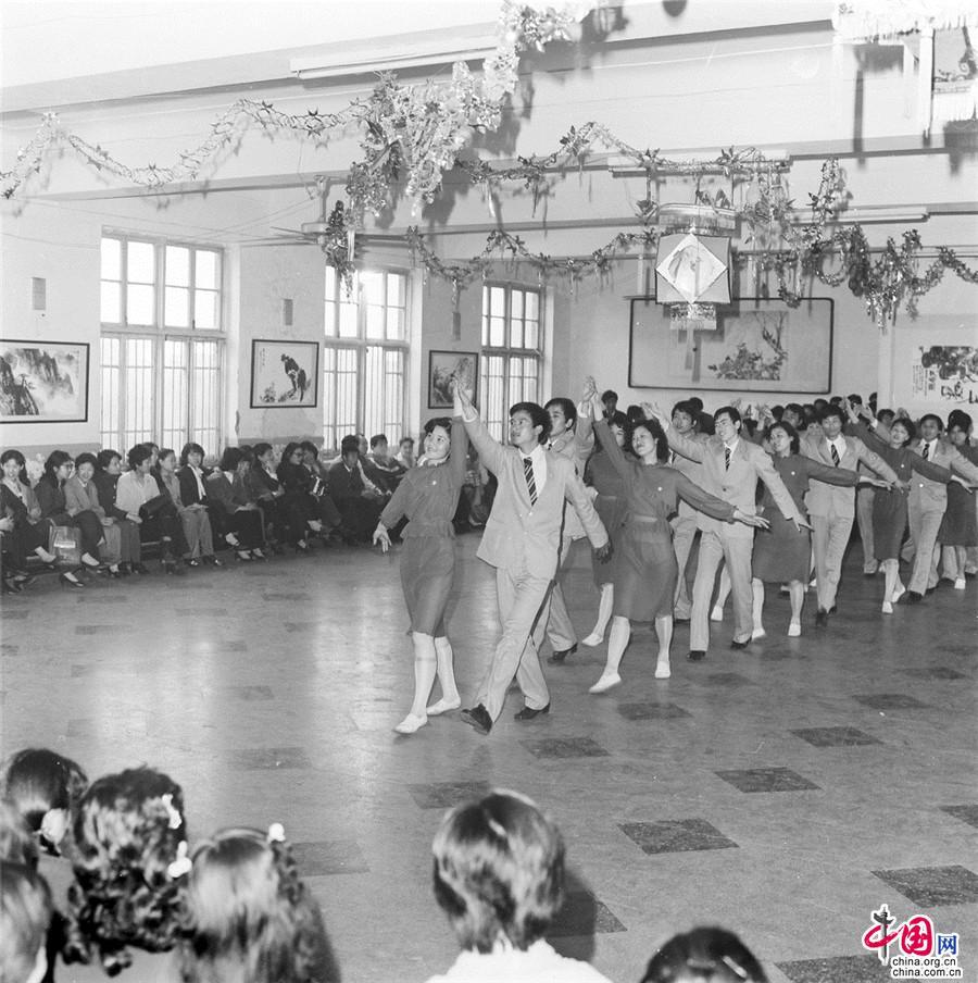 交谊舞曲最新潮流趋势及热门讨论要点解析